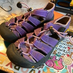 Keen sandals girls’ size 13
